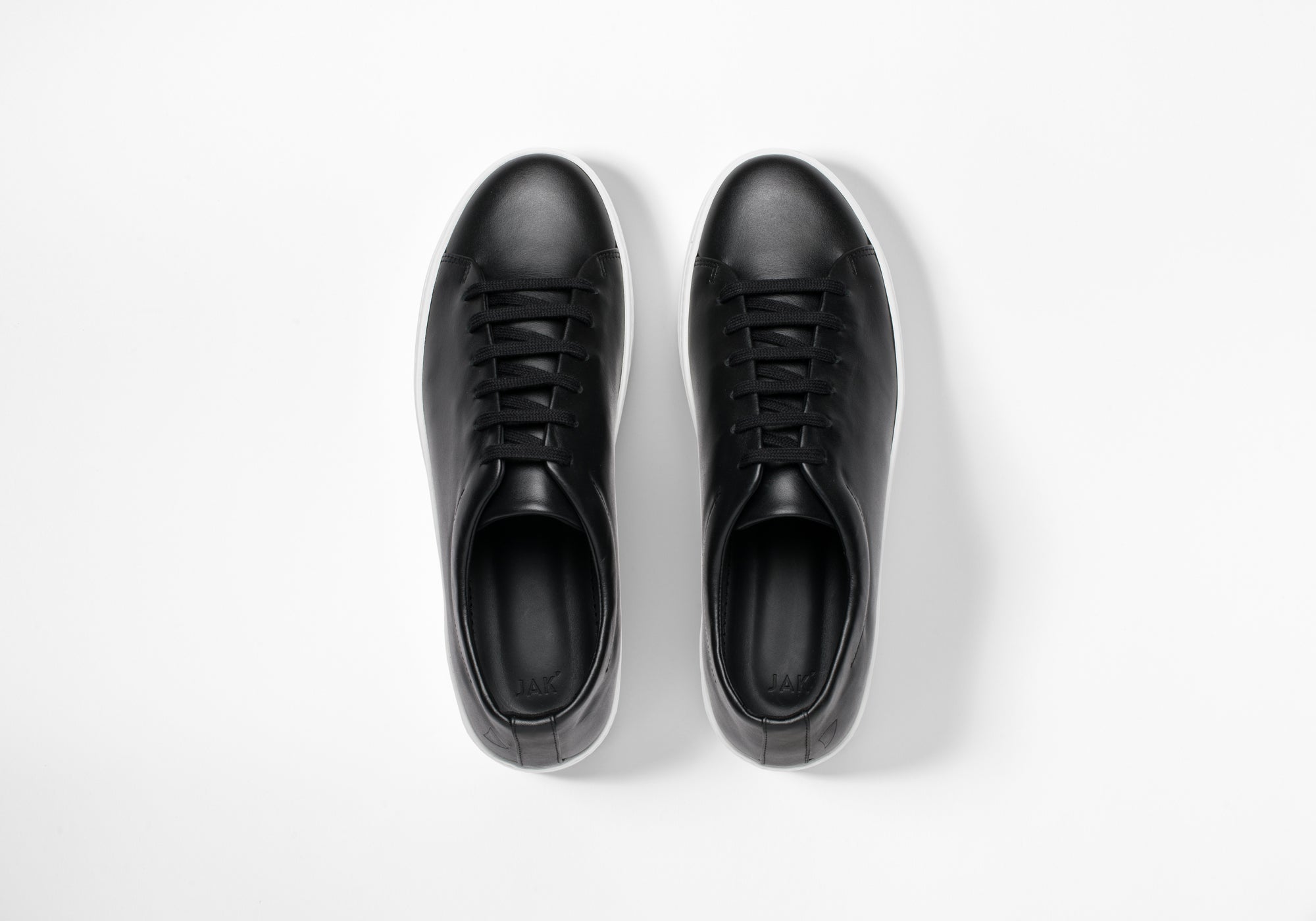 Solid black hot sale leather shoes